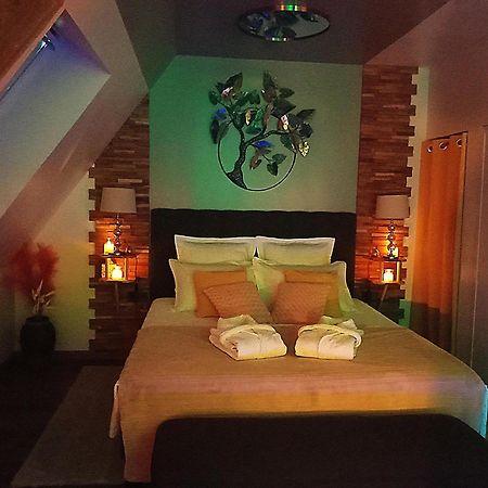 Manoir Du Grand Chene Hotel La Vraie-Croix Esterno foto