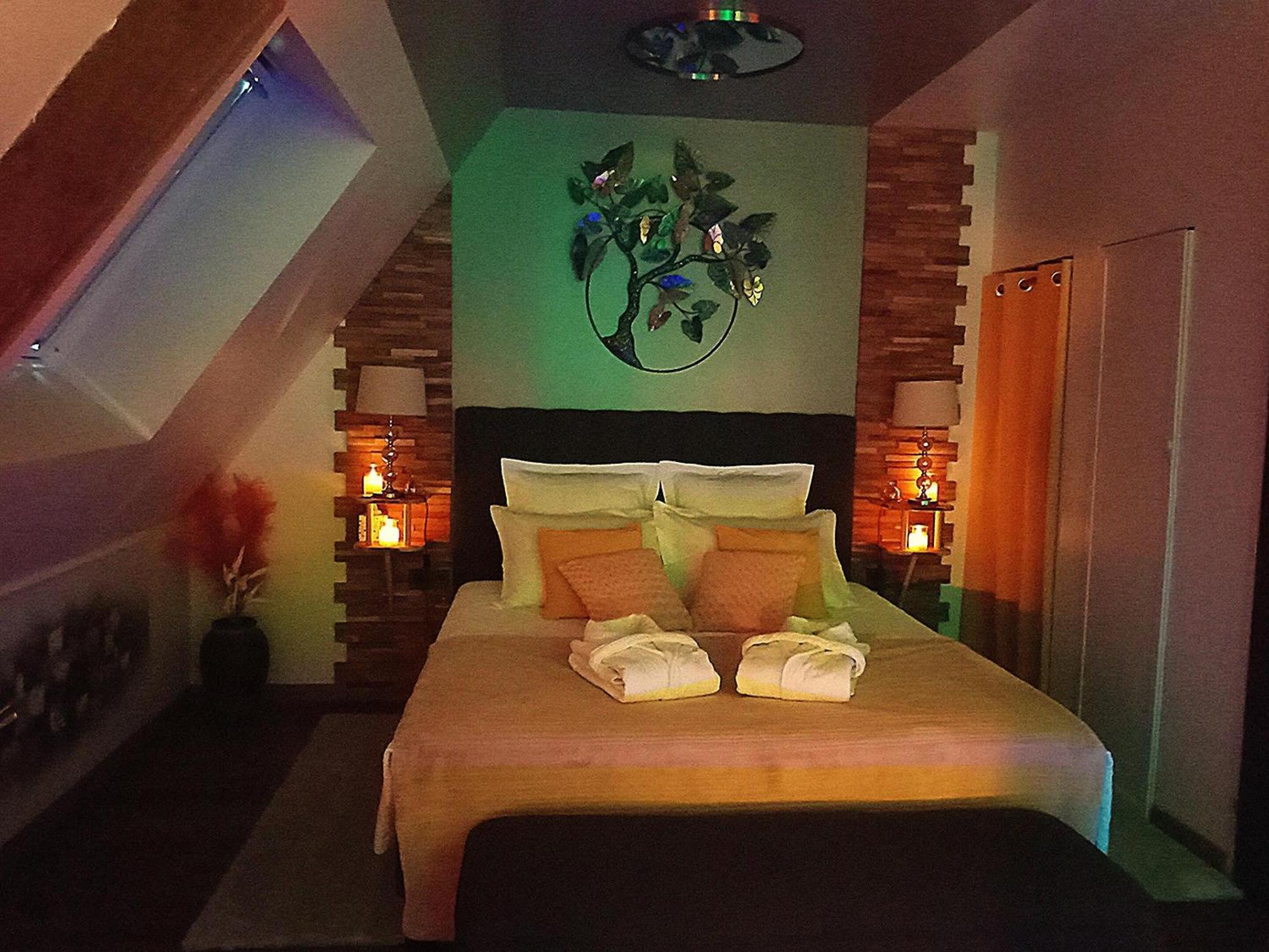 Manoir Du Grand Chene Hotel La Vraie-Croix Esterno foto